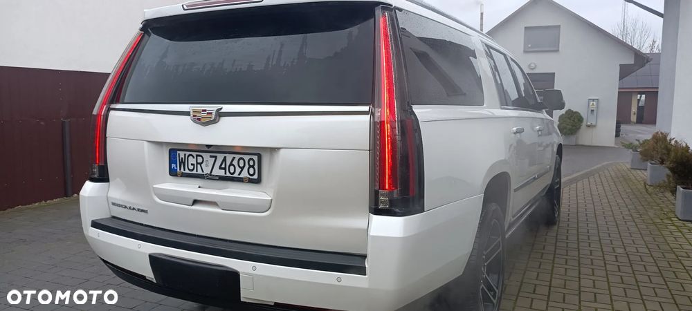 Cadillac Escalade - 11