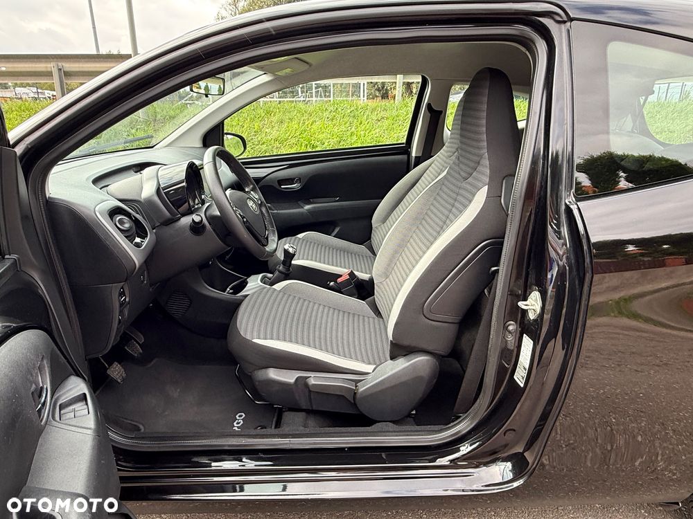 Toyota Aygo x-play - 25