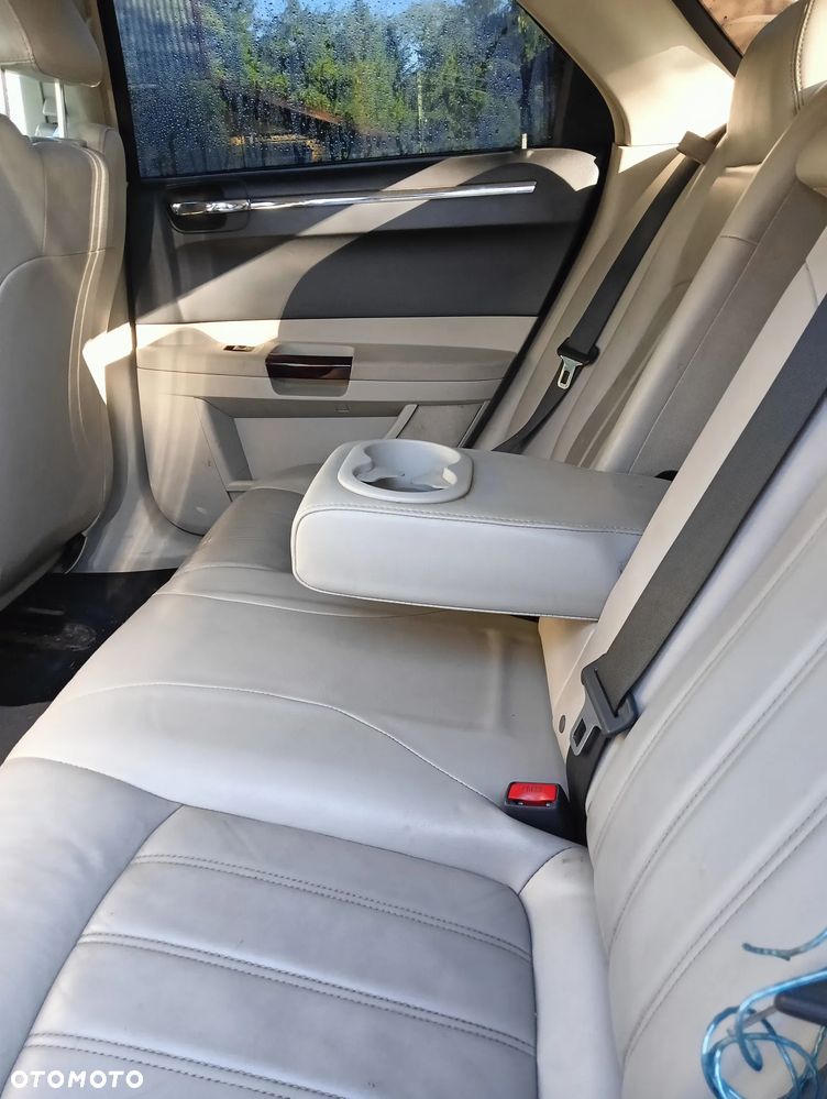 Chrysler 300C 3.0 V6 CRD - 10