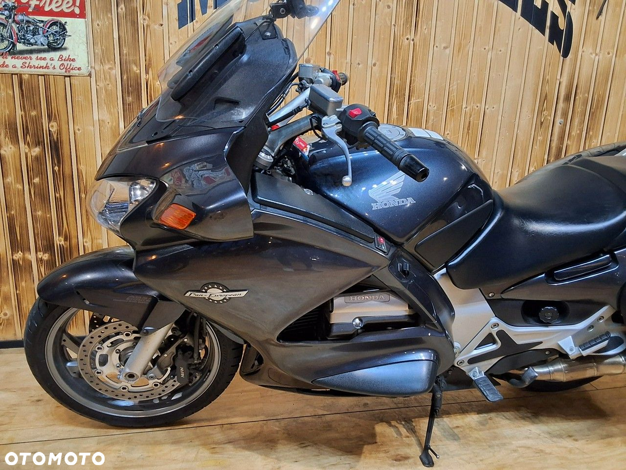 Honda ST - 6