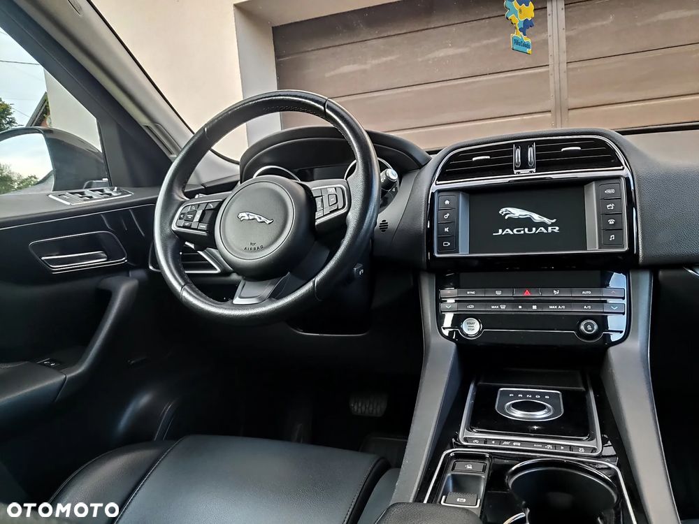 Jaguar F-Pace - 10