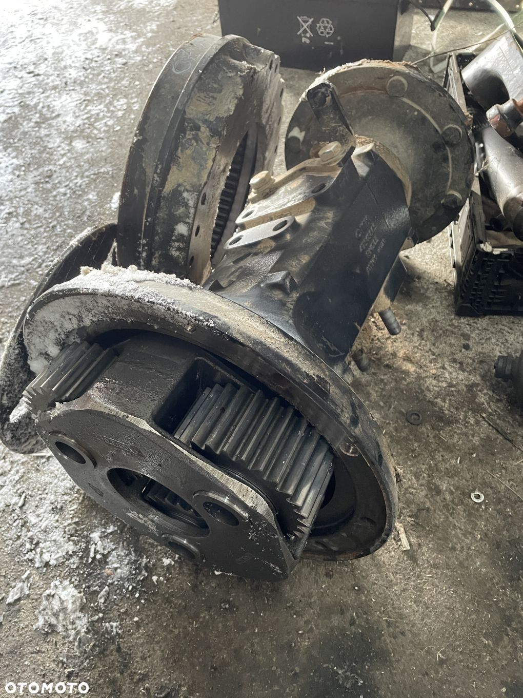New Holland 6.175 - zwolnica tył 47918869 479188470 495230979 - 1