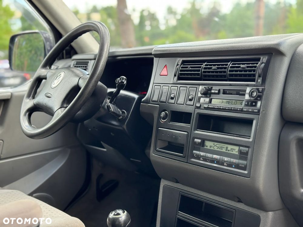 Volkswagen Caravelle - 40