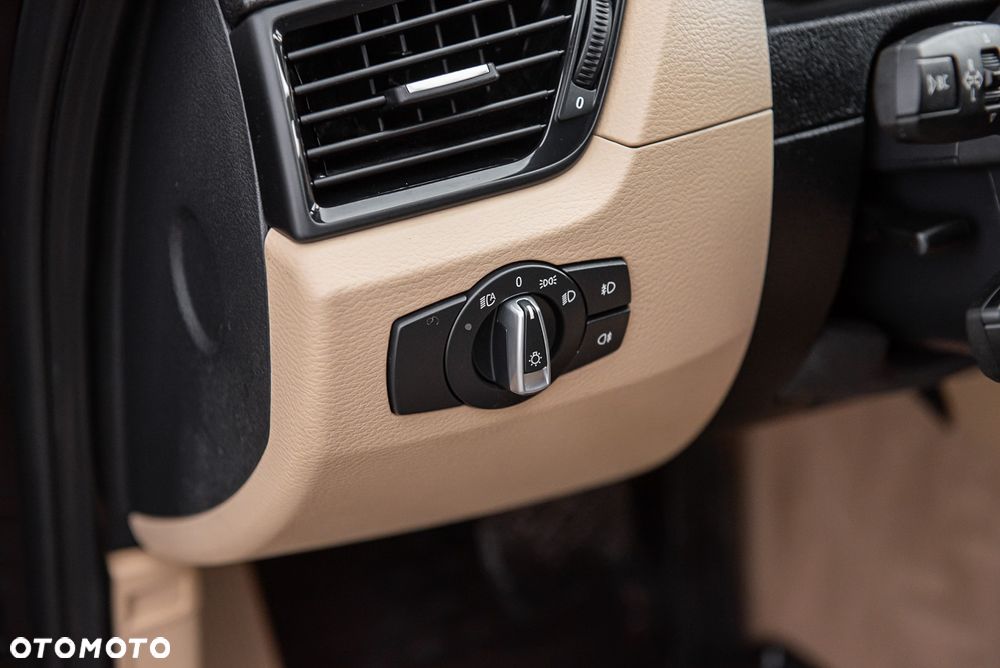 BMW X1 xDrive20d Sport Line - 17