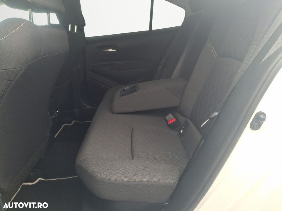 Toyota Corolla - 13