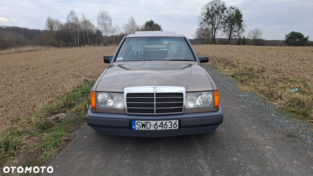 Mercedes-Benz W124 (1984-1993) - 12