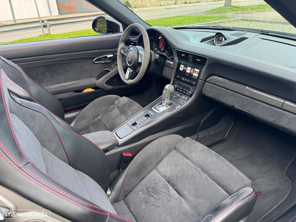 Porsche 911 (991) Carrera GTS PDK - 17