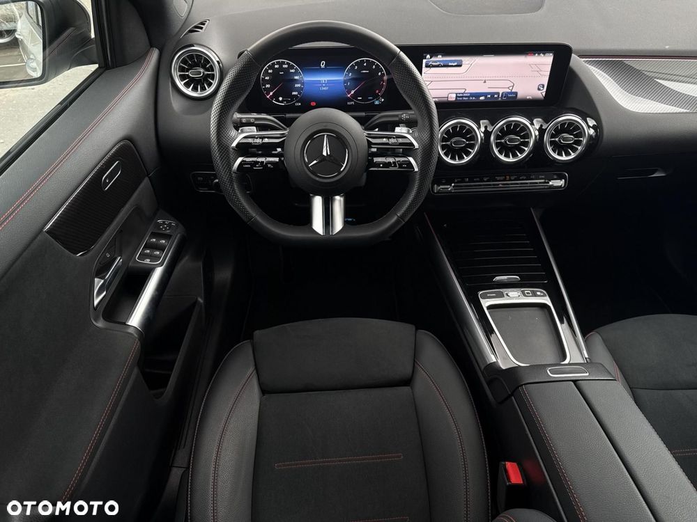 Mercedes-Benz GLA - 14