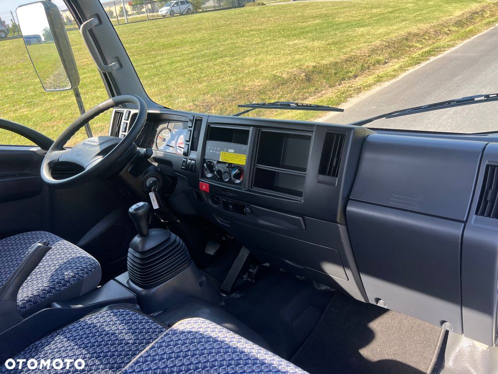 Isuzu M21 - 17