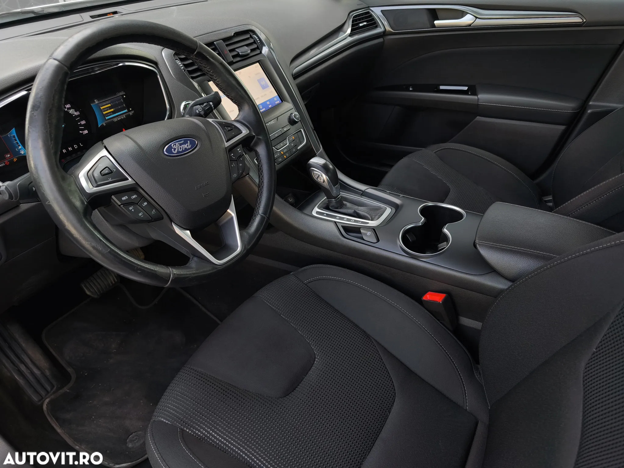 Ford Mondeo 2.0 HEV Trend - 12