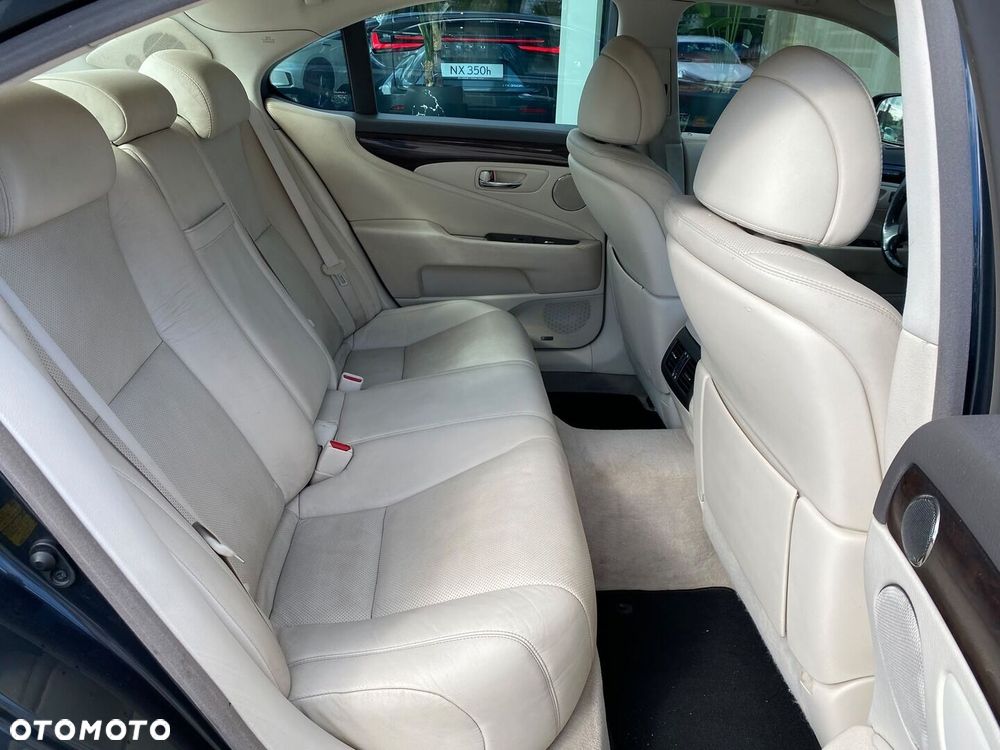 Lexus LS - 25