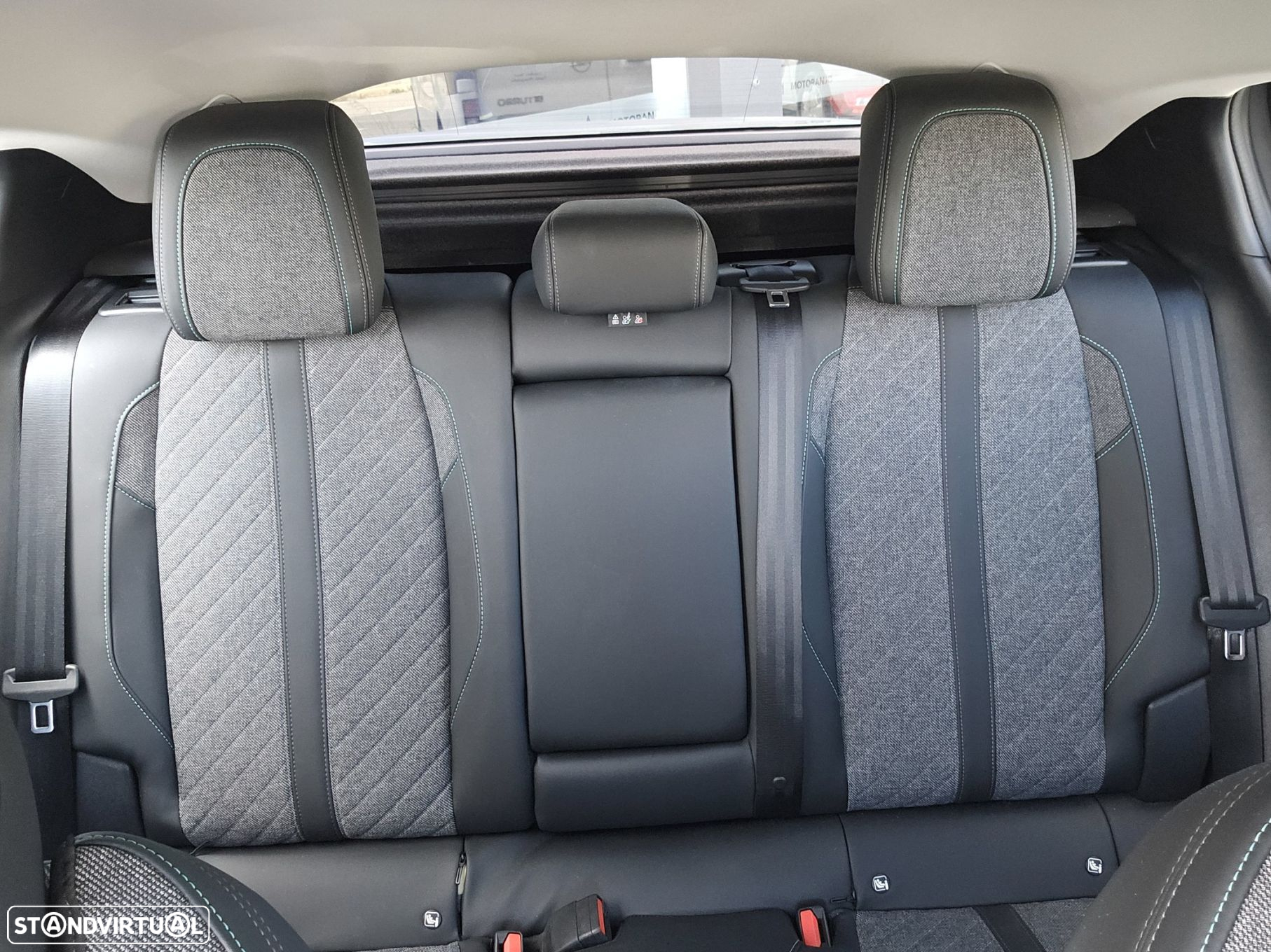 Peugeot 408 1.2 PureTech Allure EAT8 - 22