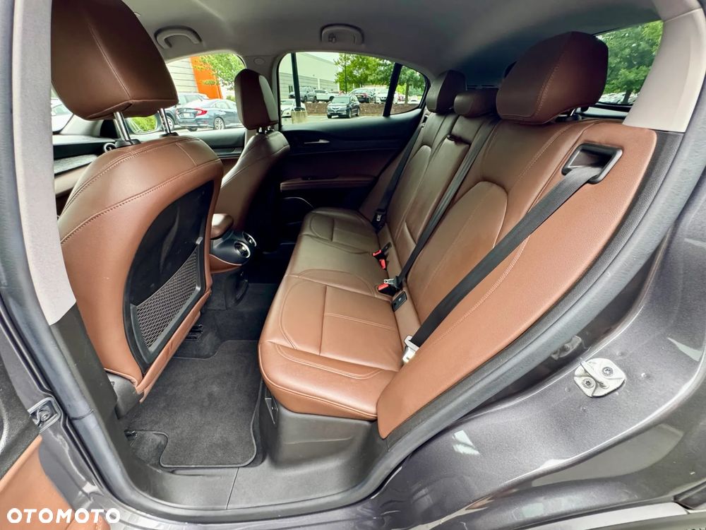 Alfa Romeo Stelvio - 18