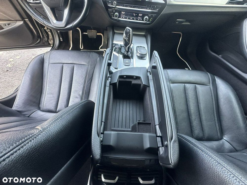BMW Seria 5 520d Luxury Line sport - 35