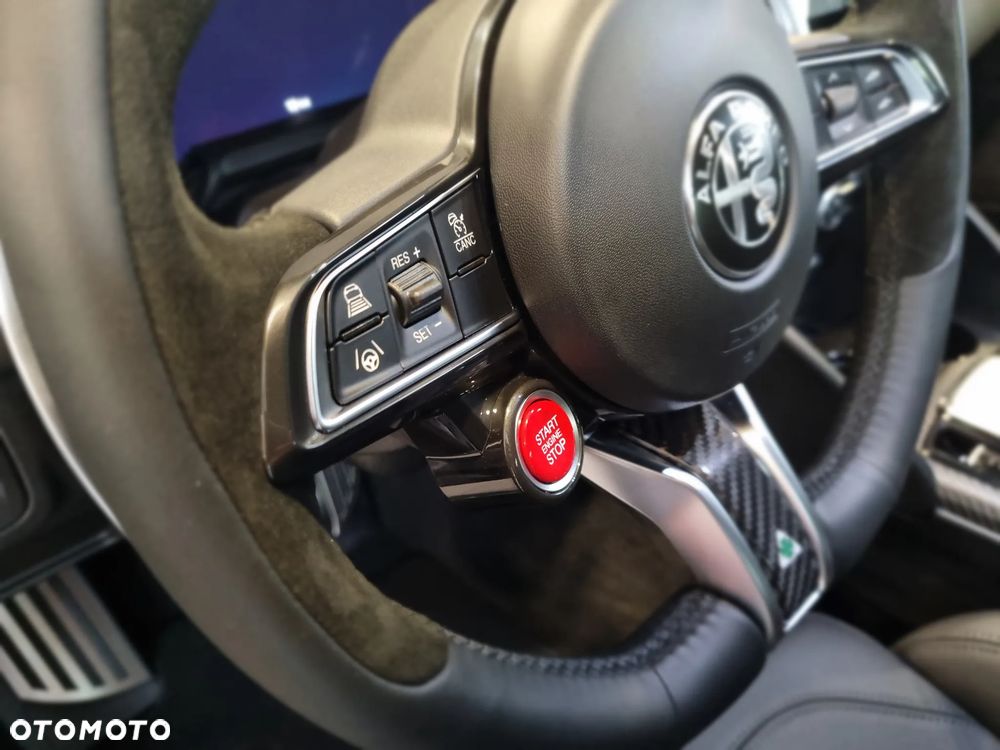 Alfa Romeo Giulia 2.9 V6 Bi-Turbo AT8 Quadrifoglio - 12