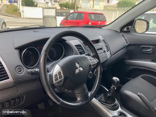 Mitsubishi Outlander 2.2 DI-D Intense - 17
