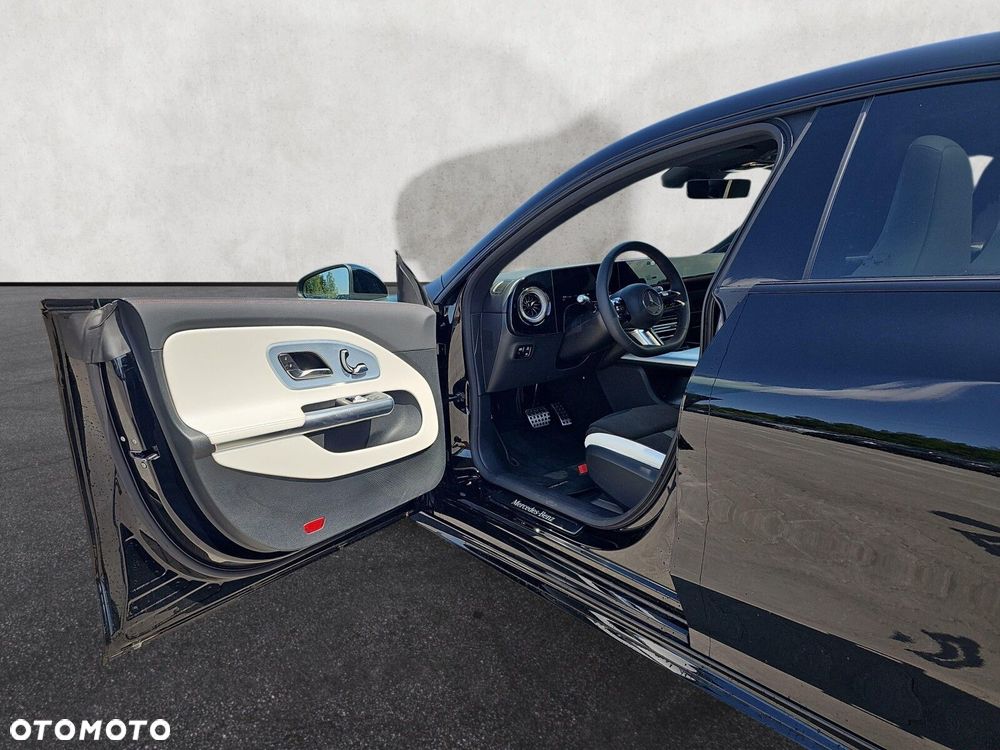 Mercedes-Benz CLA - 11