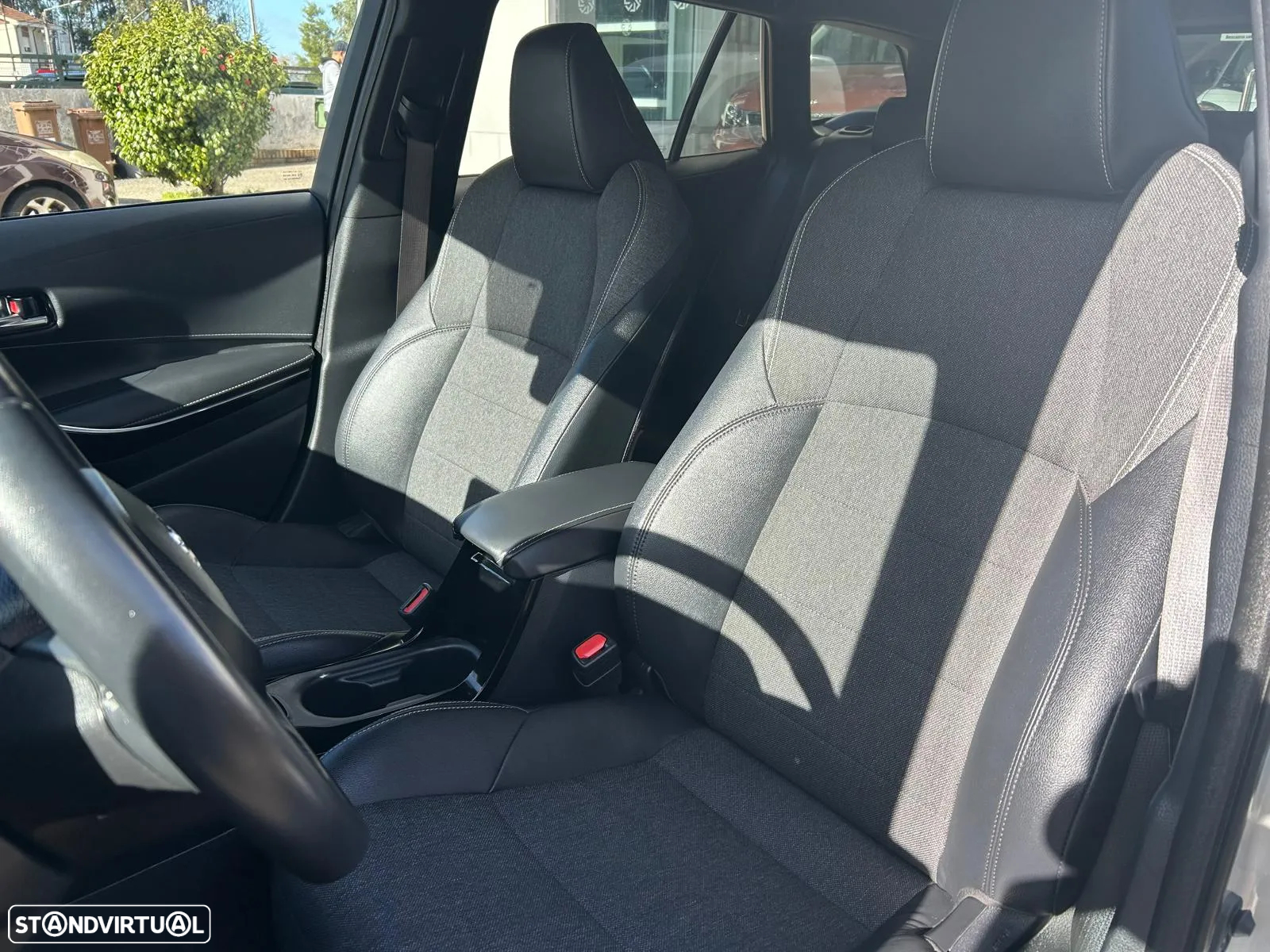 Toyota Corolla Touring Sports 1.8 Hybrid Comfort+P.Sport - 9