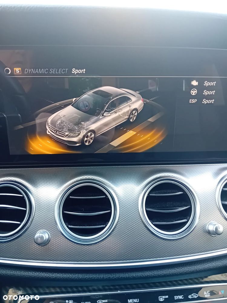 Mercedes-Benz Klasa E - 19