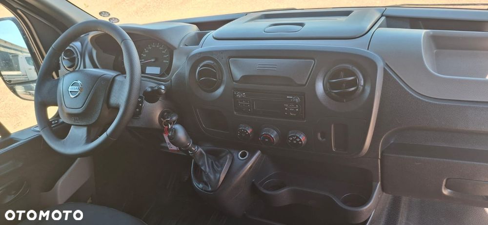 Nissan NV400 - 21