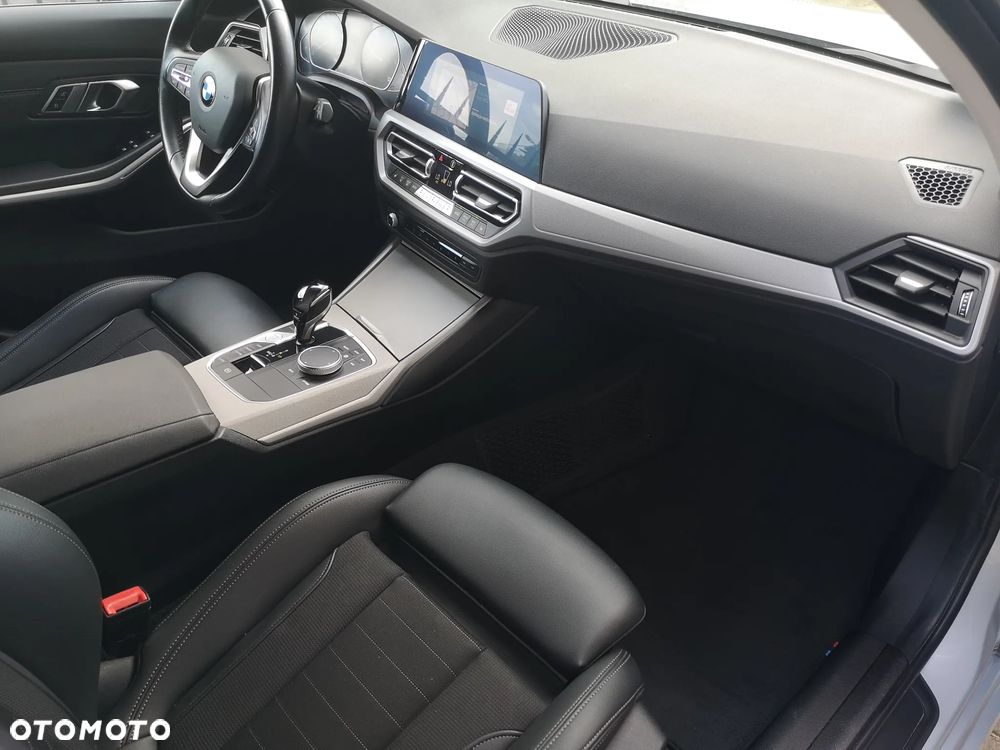 BMW Seria 3 320d xDrive - 15