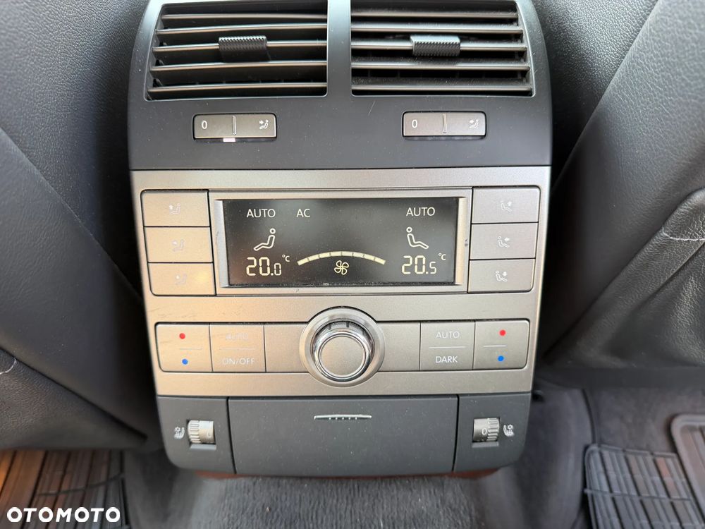 Volkswagen Phaeton 4.2 V8 4MOTION Automatik (5 Sitzer) - 32