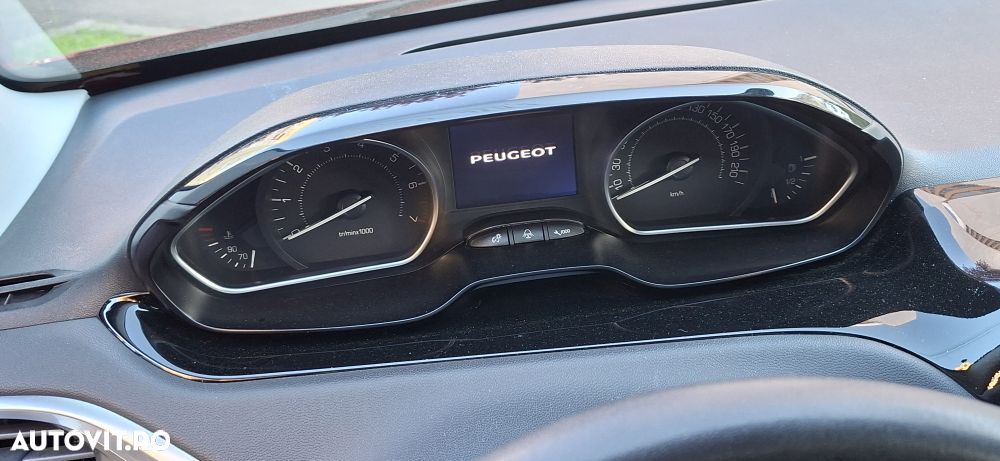 Peugeot 208 - 12