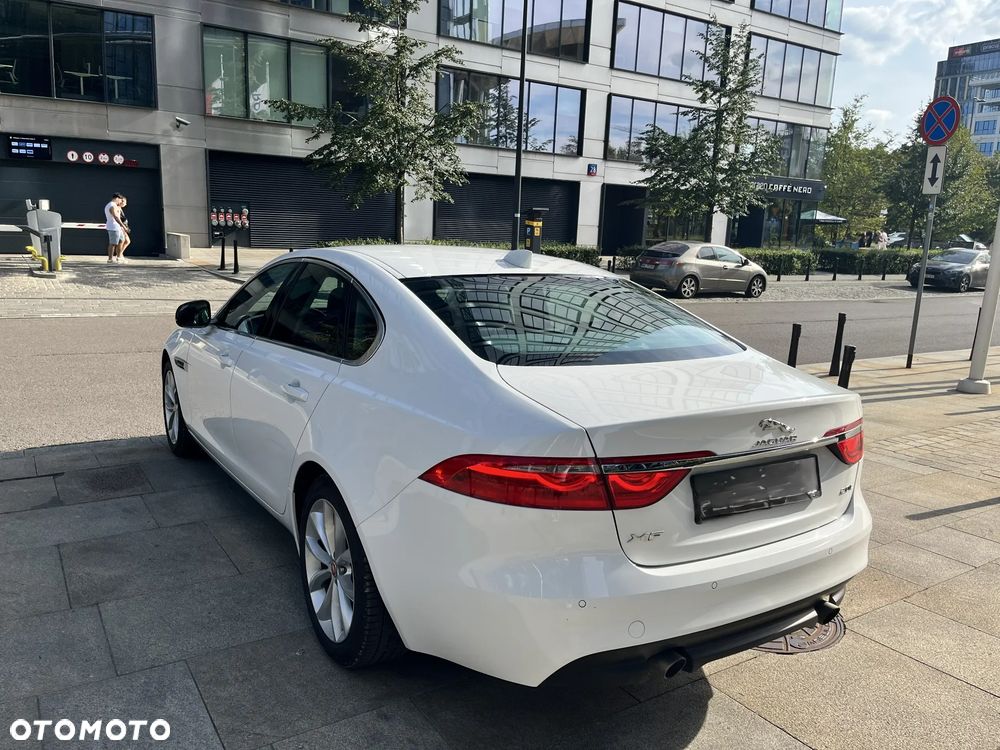 Jaguar XF 2.0 T Prestige - 6