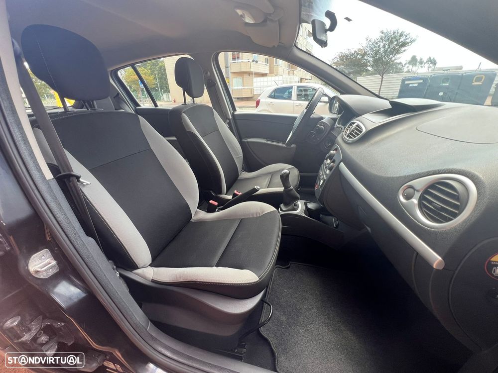 Renault Clio 1.2 16V Dynamique S - 12