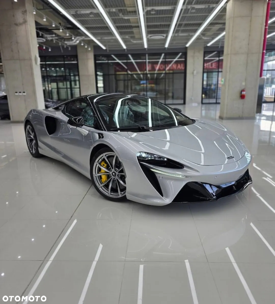 McLaren Artura - 2