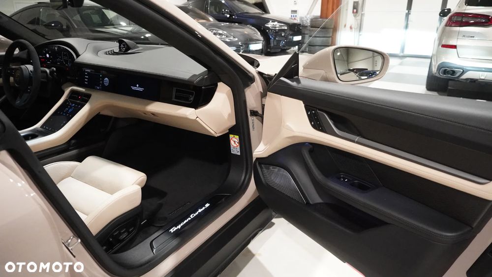 Porsche Taycan - 8