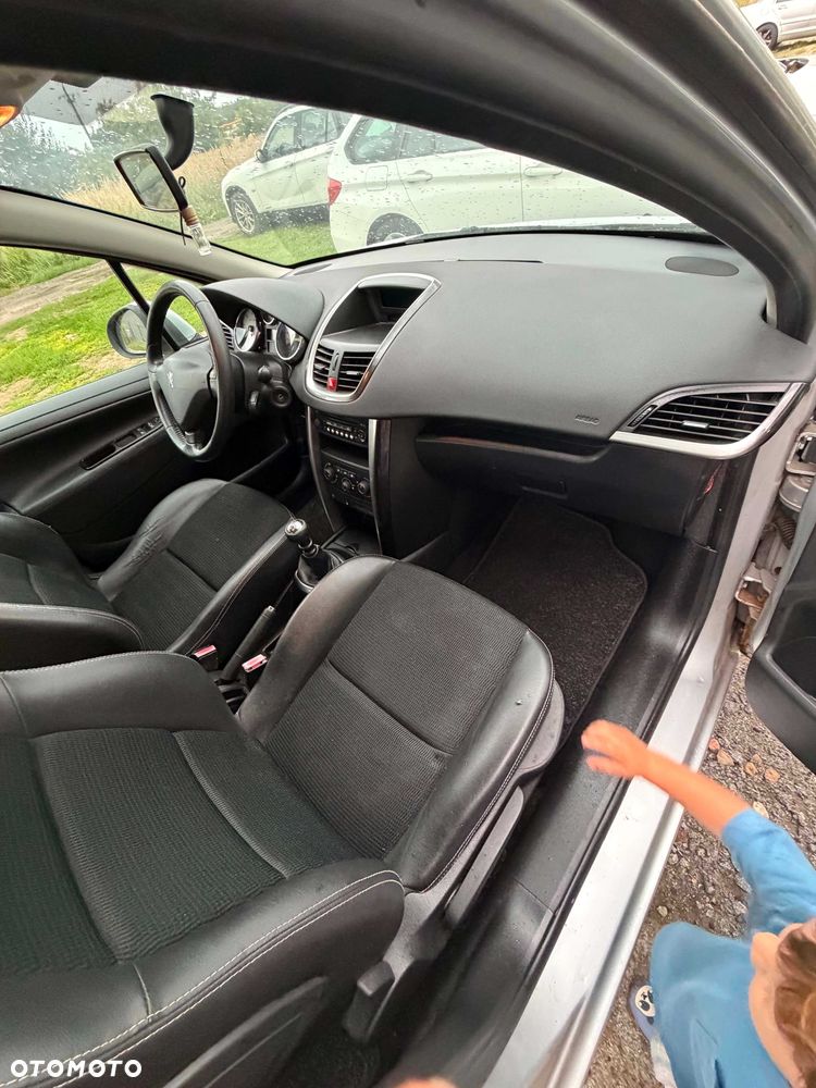 Peugeot 207 - 8