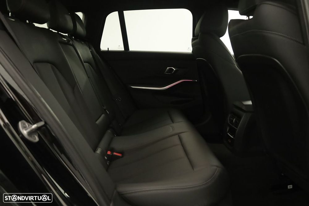BMW 330 e Edição Desportiva M Auto - 23