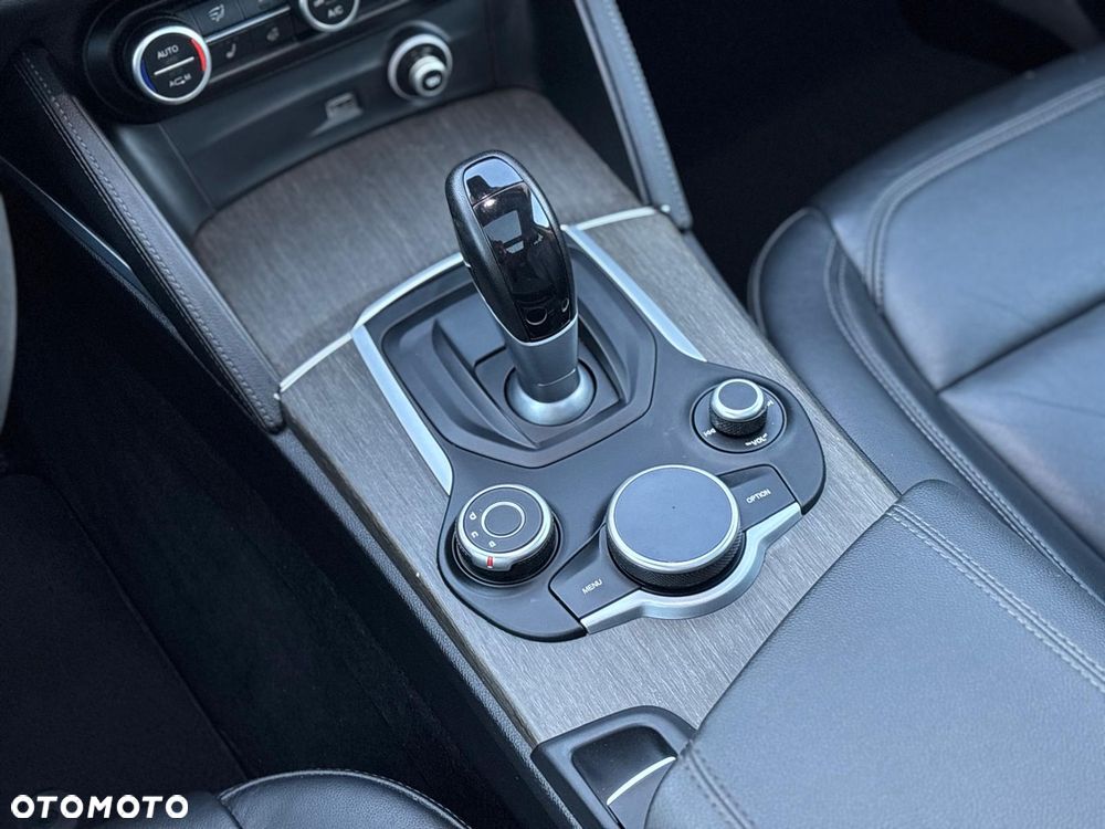Alfa Romeo Stelvio - 32