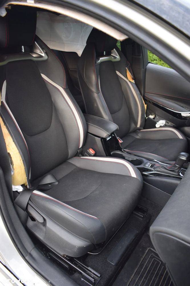 Toyota Corolla 2.0 Hybrid GR Sport Dynamic - 12