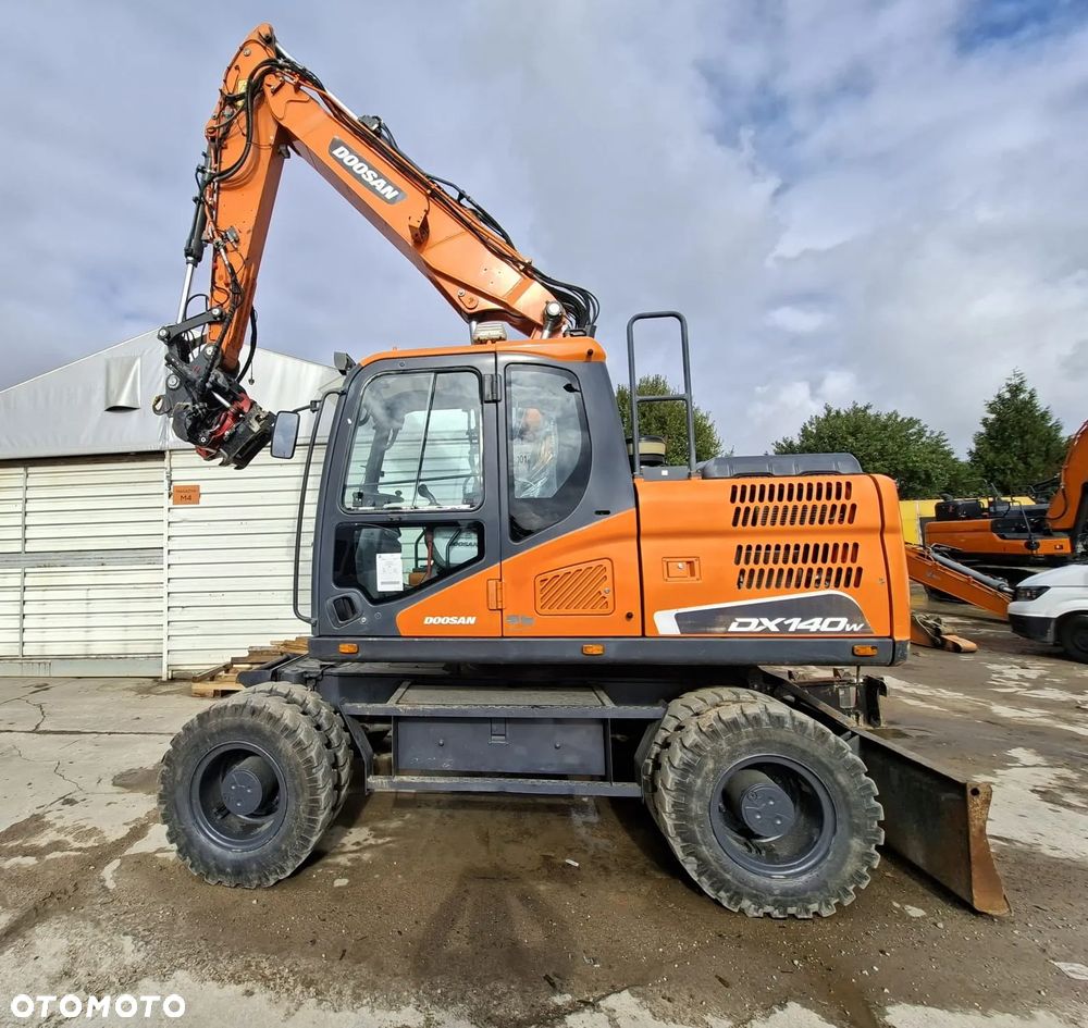 Doosan DX140W-5