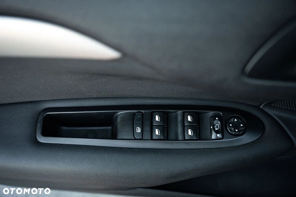Citroën C4 BlueHDi 100 Business Class - 24