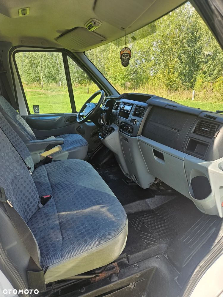 Ford Transit 350L - 2