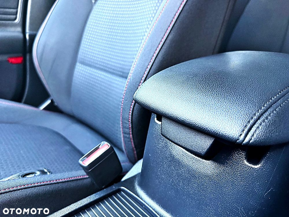 Ford Focus 1.5 EcoBoost ST-Line Black ASS - 34