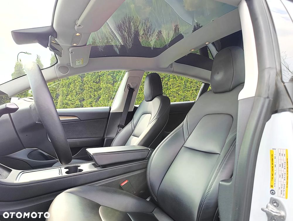 Tesla Model 3 - 12