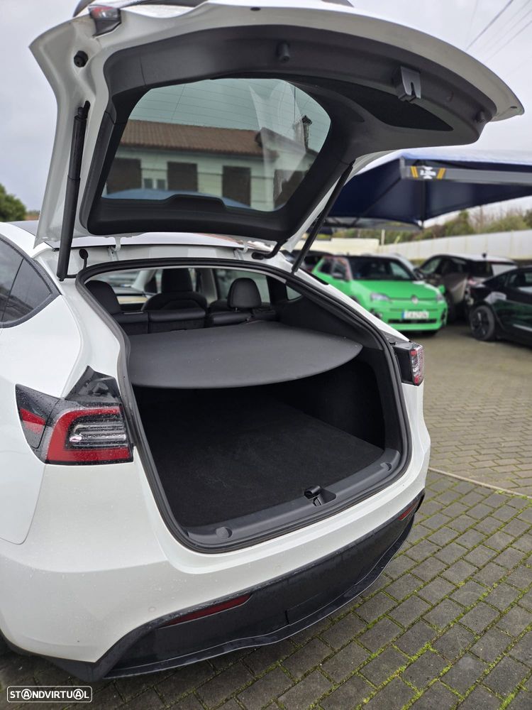 Tesla Model Y Performance Dual Motor AWD - 3