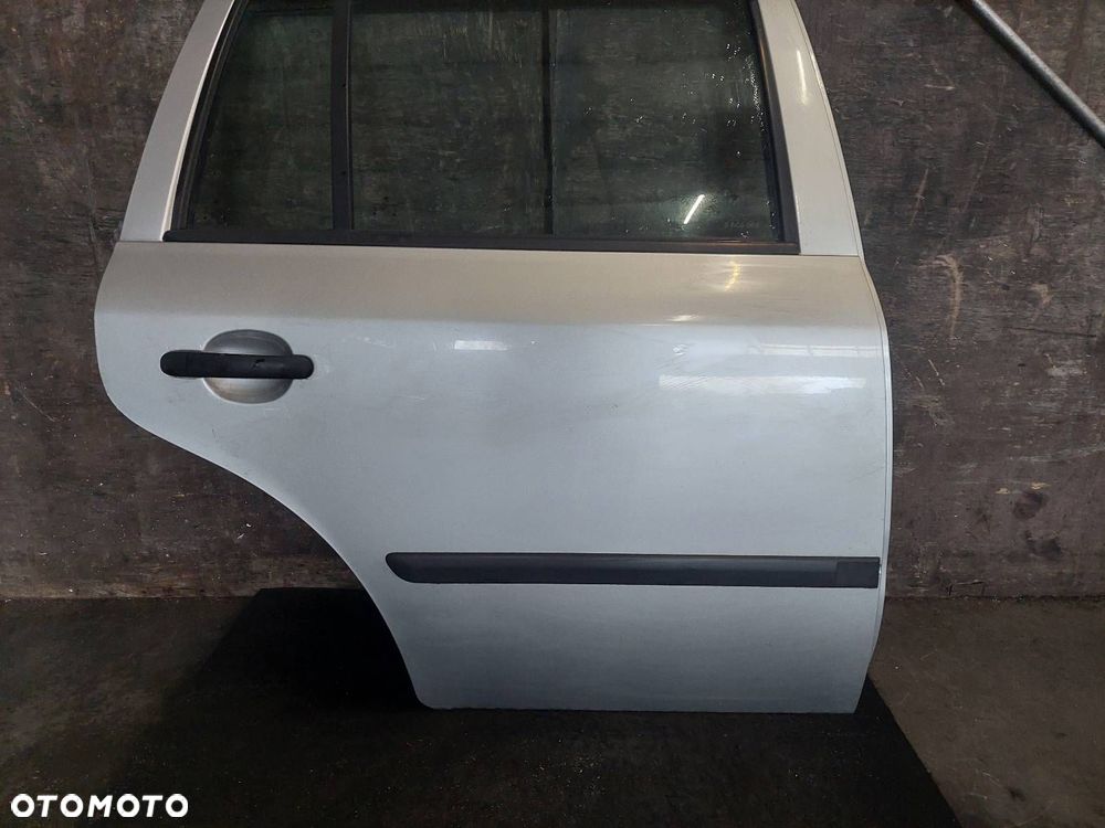 DRZWI KOMPLETNE PRAWY TYŁ SKODA OCTAVIA I KOMBI 9102 - 2
