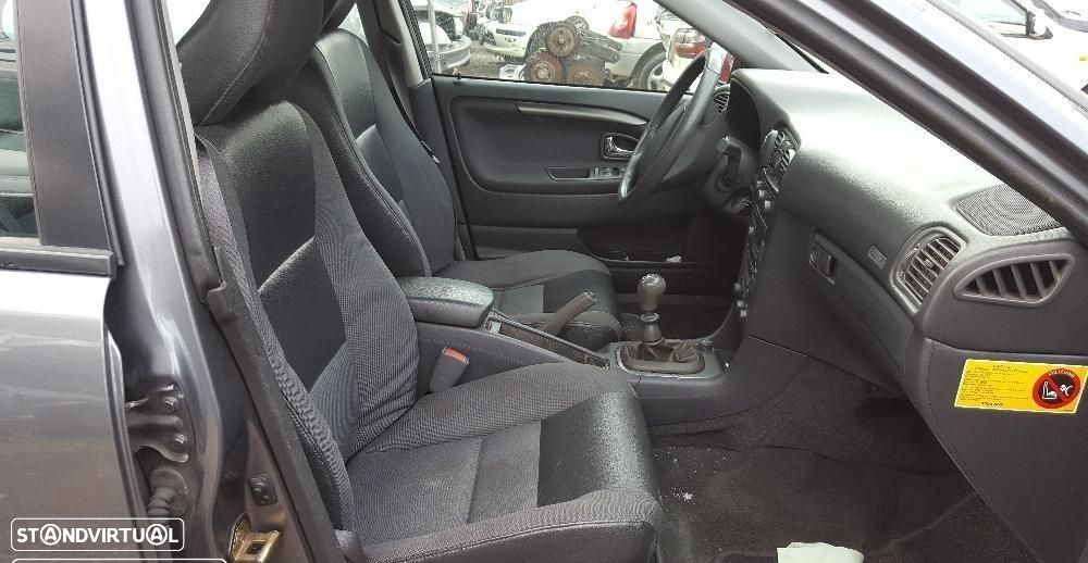 Volvo S40 1.6i de 2003 disponível para peças MOTOR VENDIDO - 3