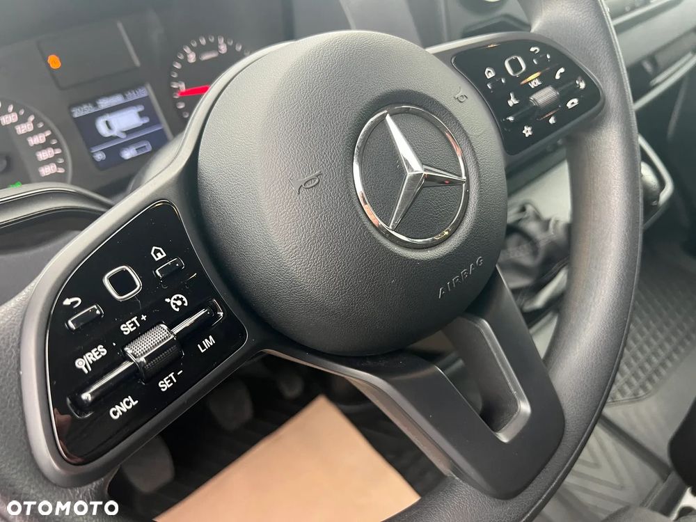 Mercedes-Benz Sprinter - 37