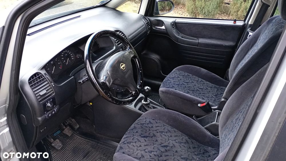Opel Zafira 1.8 16V Comfort - 9