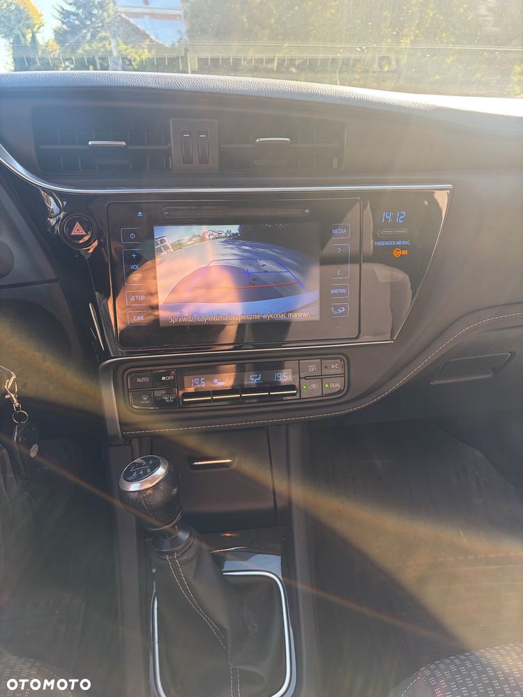 Toyota Corolla 1.6 Premium - 11