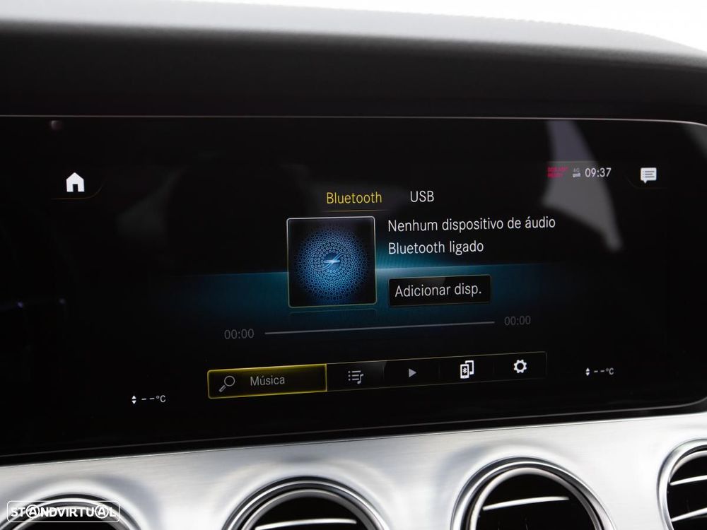 Mercedes-Benz E 300 de 4Matic 9G-TRONIC AMG Line - 31