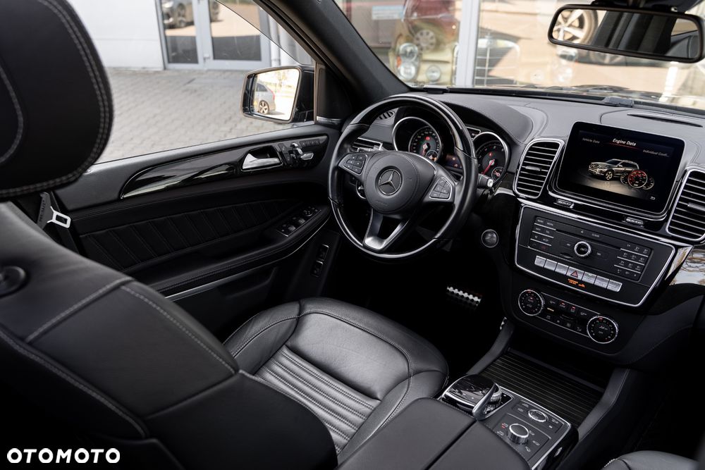 Mercedes-Benz GLS - 33