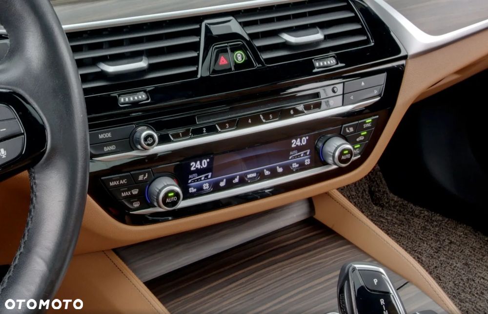 BMW Seria 5 520d xDrive M Sport Edition - 34