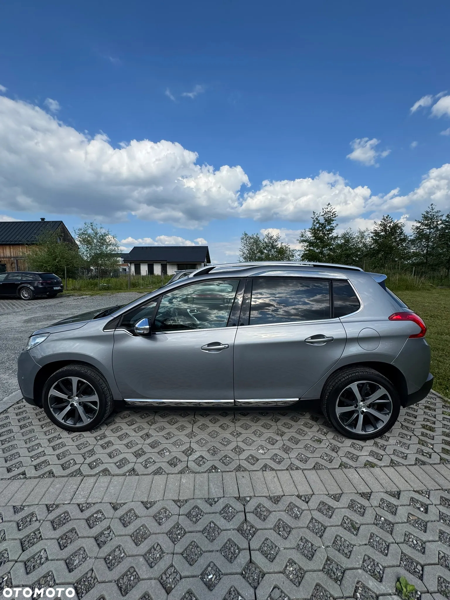 Peugeot 2008 - 8